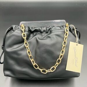 Universal Threads black‎ faux leather w/ gold chain. Chinch bag magnetic closure